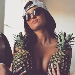 Con l’ananas la vagina è più dolce: i segreti del sesso orale