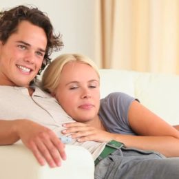 Studio rivela che la pornografia fa bene alla coppia